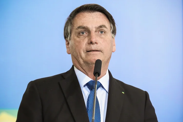 "Conclui-se que o lockdown matou 2 pessoas para cada 3 de covid no Reino Unido. No Brasil, mesmo ainda sem dados oficiais, os números não seriam muito diferentes", escreveu Bolsonaro (Isac Nóbrega/PR/Flickr)