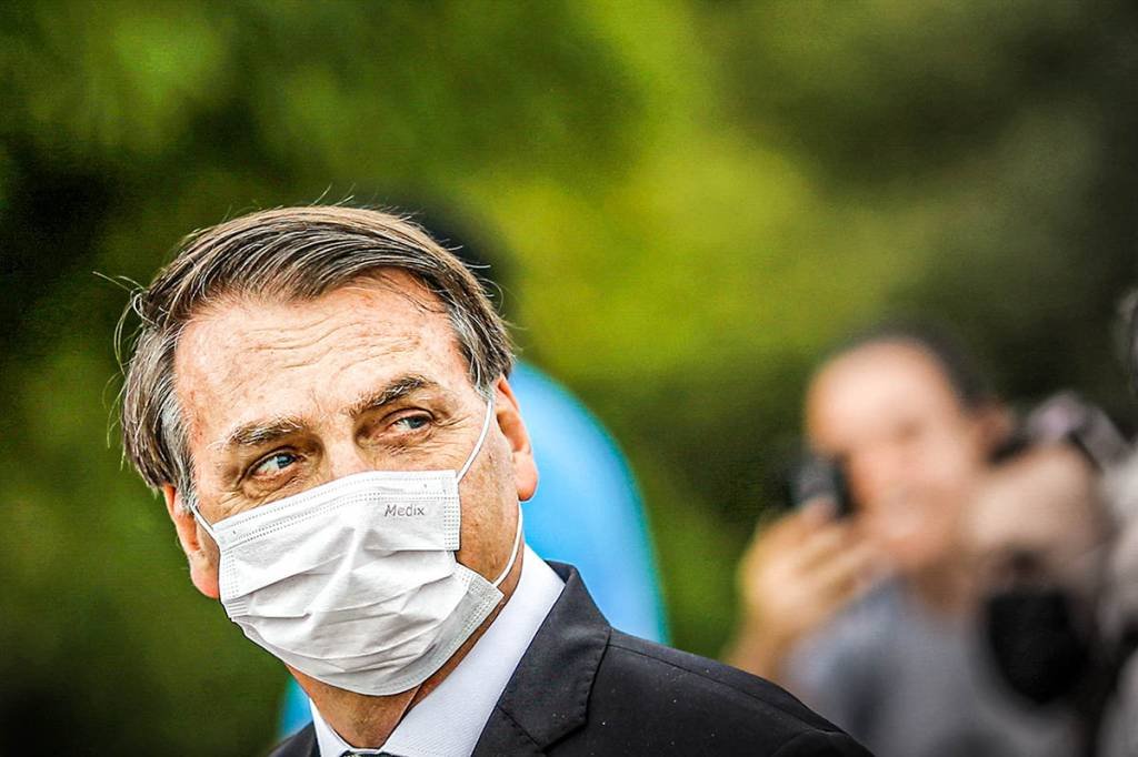 Bolsonaro: o presidente tirou a máscara várias vezes quando apoiadores que lhe pediram fotos (Reuters/Adriano Machado)