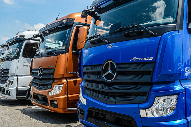 Caminhões extrapesados da Mercedes: montadora fechou contrato de venda de 100 unidades para transportadora (Mercedes-Benz/Divulgação)