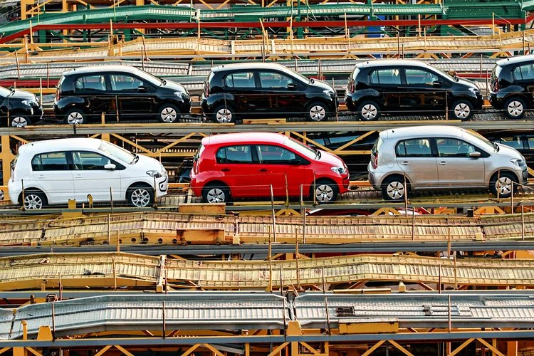 Carros novos: pelo projeto, cabe ao secretário da Fazenda e Planejamento autorizar a suspensão ou prorrogação dos prazos do imposto (Paulo Whitaker/Reuters)