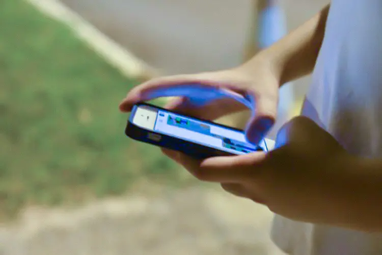 Empresas começaram a investir em um novo produto, mais acessível: o de microcrédito que aceita aparelhos celulares como garantia. (Valter Campanato/Agência Brasil)