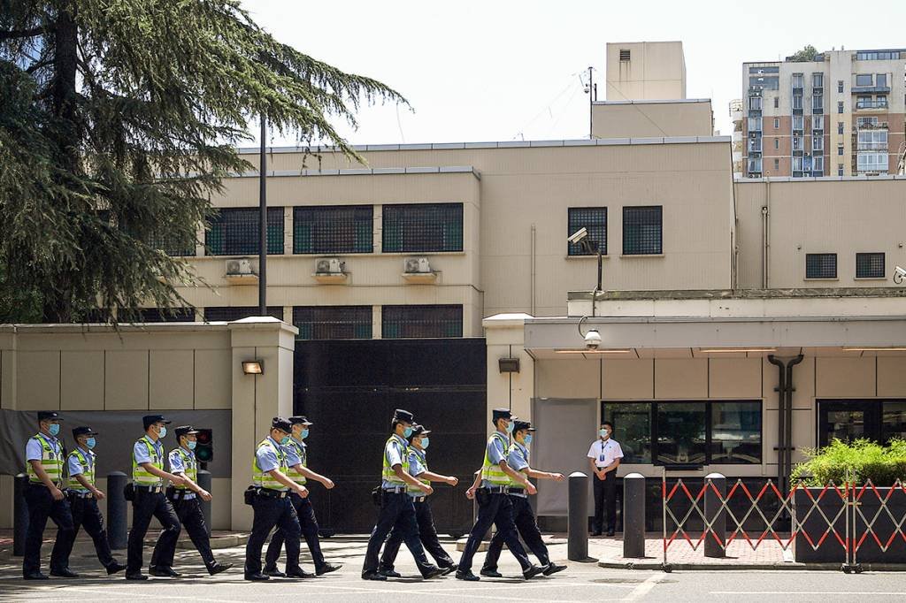 Embaixada chinesa reage a tuíte de Eduardo: 'Cessem as calúnias ou