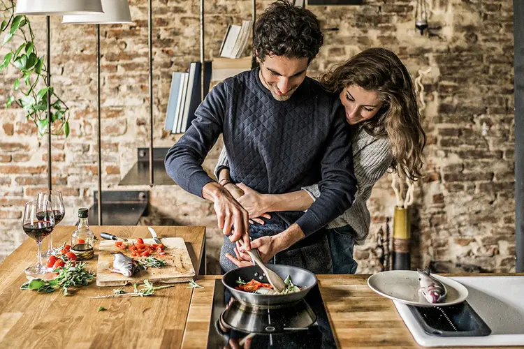 Quarentena: mais americanos vão cozinhar em casa mesmo após fim do isolamento (Arno Images/Getty Images)
