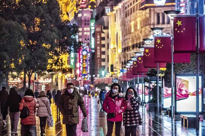 Rua comercial em Xangai: a China é a única grande economia que deve crescer em 2020 (Edwin Remsberg/AGB Photo)