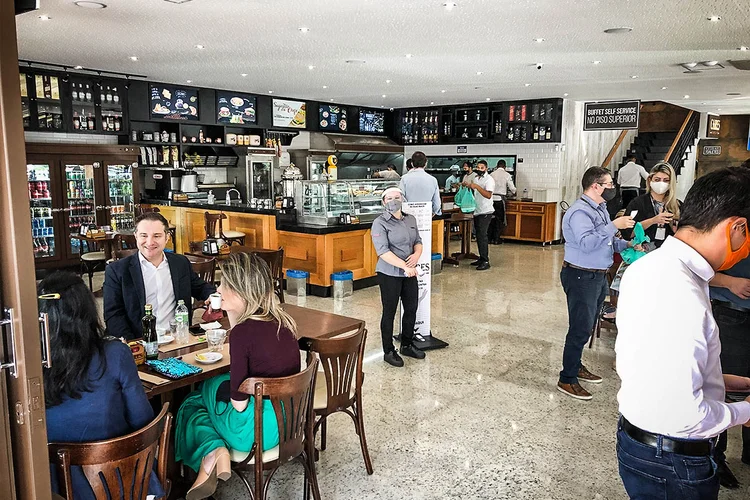 Reabertura de restaurantes em São Paulo. (Germano Lüders/Exame)