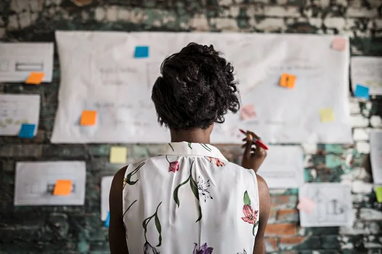 Existem apenas 9,3 milhões de mulheres no comando de empresas (Hero Images/Getty Images)