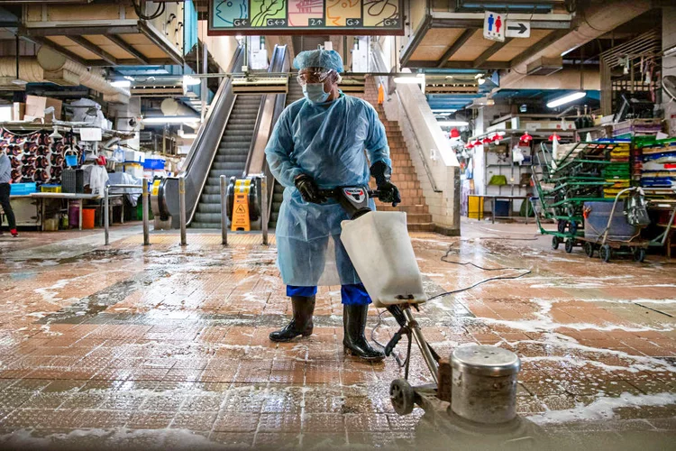Hong Kong registra recorde diário de novos casos de covid-19 (May James/SOPA Images/LightRocket/Getty Images)