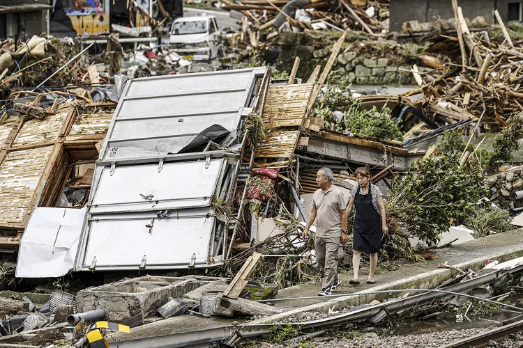 Inundações transformam ruas em rios e deixam ao menos 44 mortos no Japão (Kyodo/Reuters)