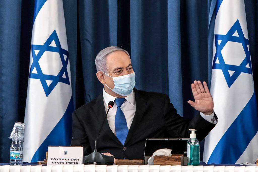Israel: Netanyahu teve o papel de "desmistificar" a vacina ao ser primeiro a ser imunizado (Gali Tibbon/Pool/Reuters)