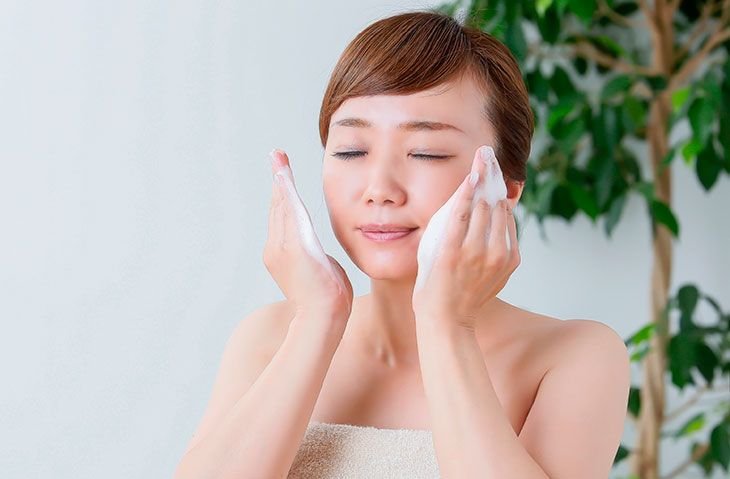 Na Coreia do Sul, cosméticos ficaram menos importantes para as mulheres (Shutterstock/Reprodução)