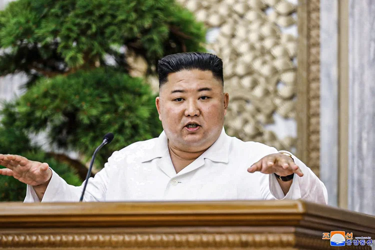Kim: "Prevenimos completamente a invasão do vírus maligno e mantivemos uma situação antiepidêmica estável", disse o líder norte-coreano (KCNA/Reuters)