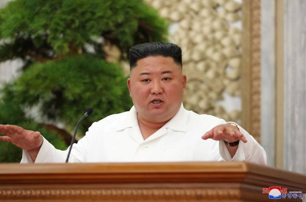 EUA: "Temos a informação de que Kin Jong Un espera que essas discussões continuem até incluir um compromisso diplomático ao nível de líderes na Rússia" (KCNA/Reuters)