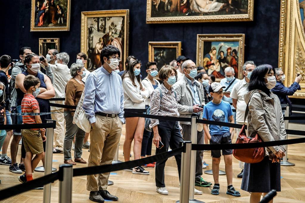 Louvre reabre após quatro meses e restringe Mona Lisa — veja fotos
