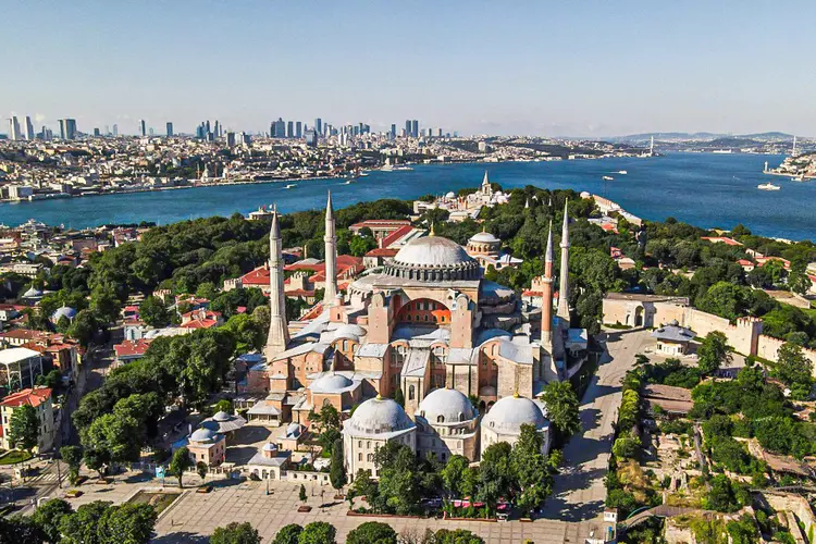 Basílica de Santa Sofia: O principal tribunal administrativo da Turquia discutiu nesta quinta-feira um pedido para transformar a antiga basílica em mesquita (Foto/AFP)