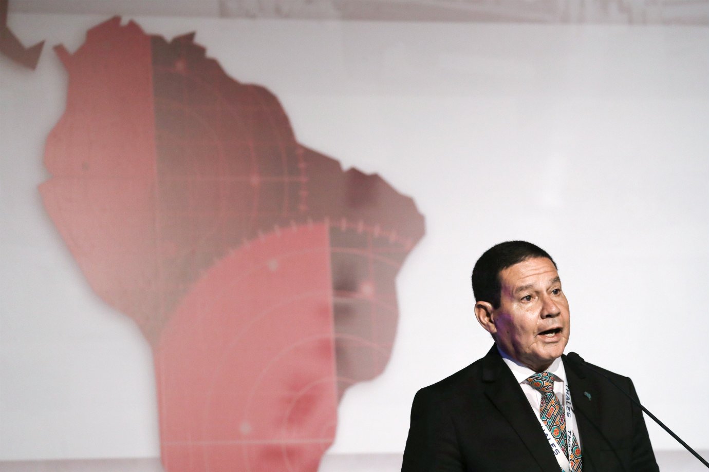 Ação na Amazônia começou tarde e pode não ter efeito em 2020, diz Mourão