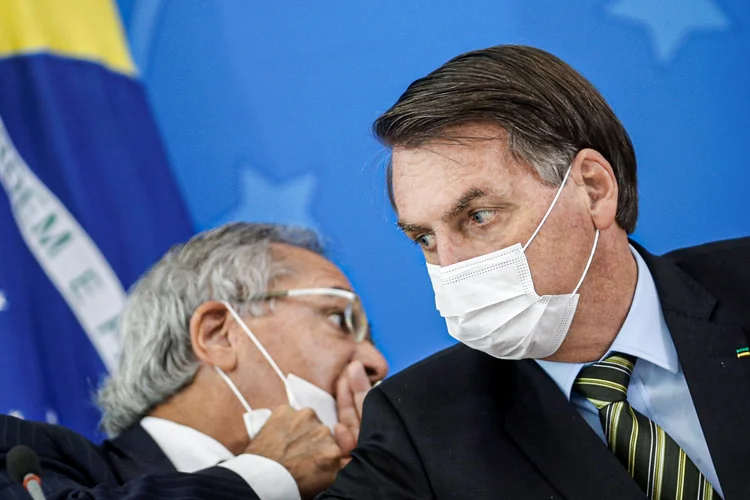 Jair Bolsonaro e Paulo Guedes: "Então, graças ao trabalho da equipe da Economia nossa, através do Paulo Guedes, nós conseguimos mitigar esses problemas" (Adriano Machado/Reuters)