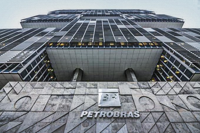 Petrobras eleva salários e diretores podem receber até R$ 400 mil ao mês