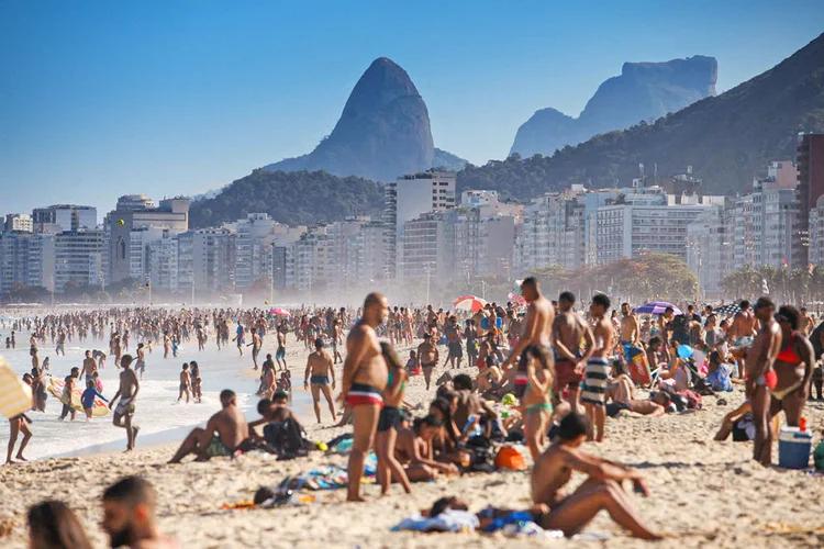 Rio de Janeiro: No sábado, o país registrou a maior média móvel de mortes desde o início da pandemia no país, com 1.097 óbitos diários nos últimos sete dias. (Ricardo Cassiano/Agência O Dia/Estadão Conteúdo)