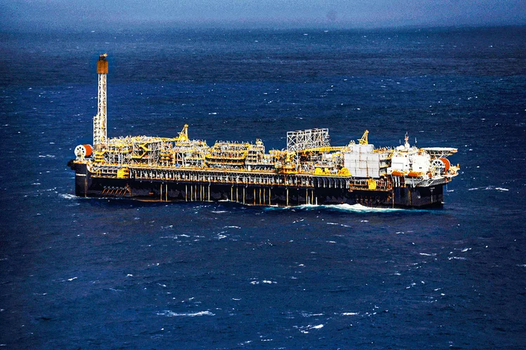 Plataforma da Petrobras: três novas plataformas são tipo FPSO, que transportam e armazenam navio (Pilar Olivares/Reuters)