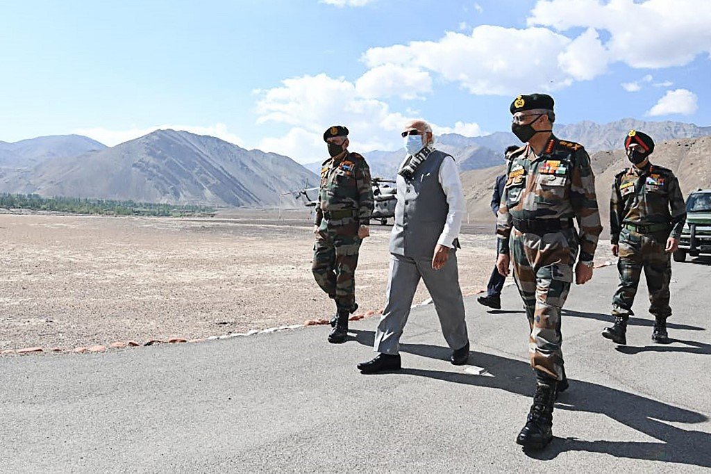 Primeiro-ministro da Índia visita região em conflito com a China