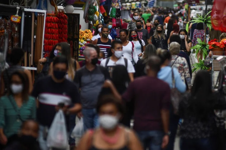 Reabertura no Rio de Janeiro: pandemia da covid-19 continua ativa no país (Lucas Landau/Reuters)