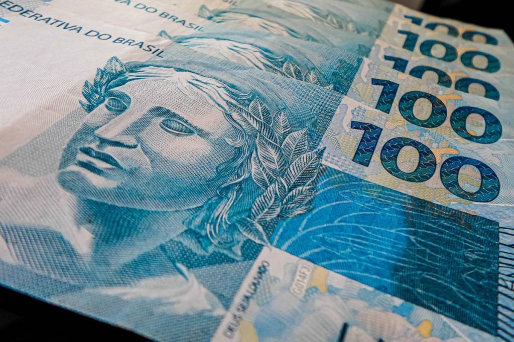 Medida provisória repõe inflação e eleva o salário mínimo para R$ 1.100