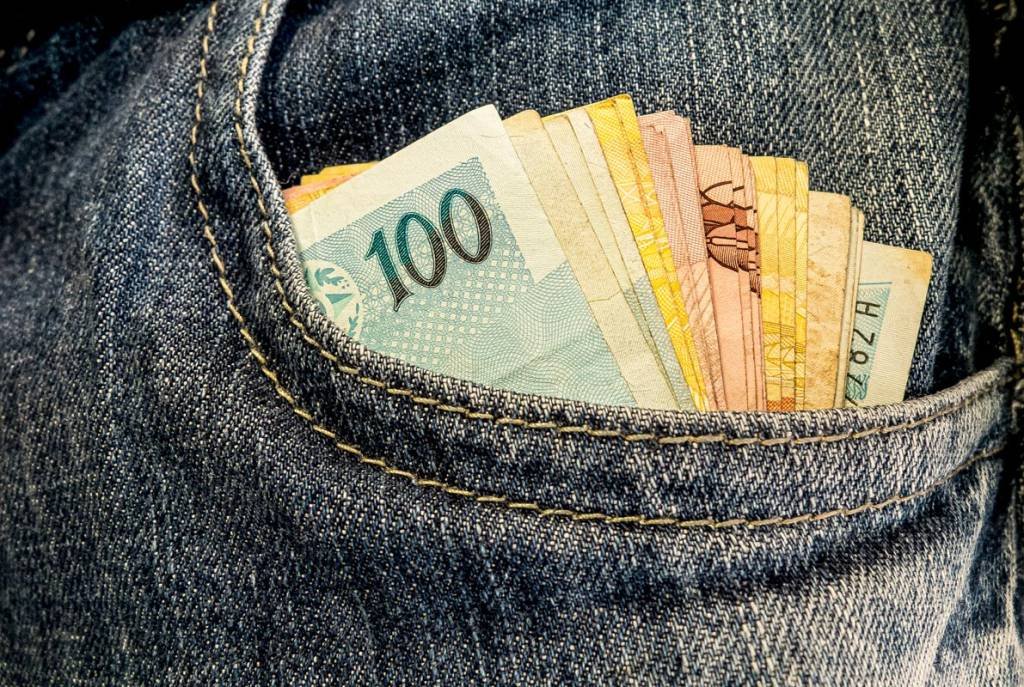 Governo reduz de R$ 1.079 a R$ 1.067 previsão de salário mínimo para 2021