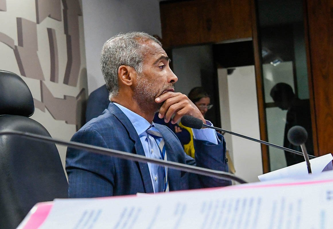 Romário terá mansão, lancha e carros leiloados; veja como participar