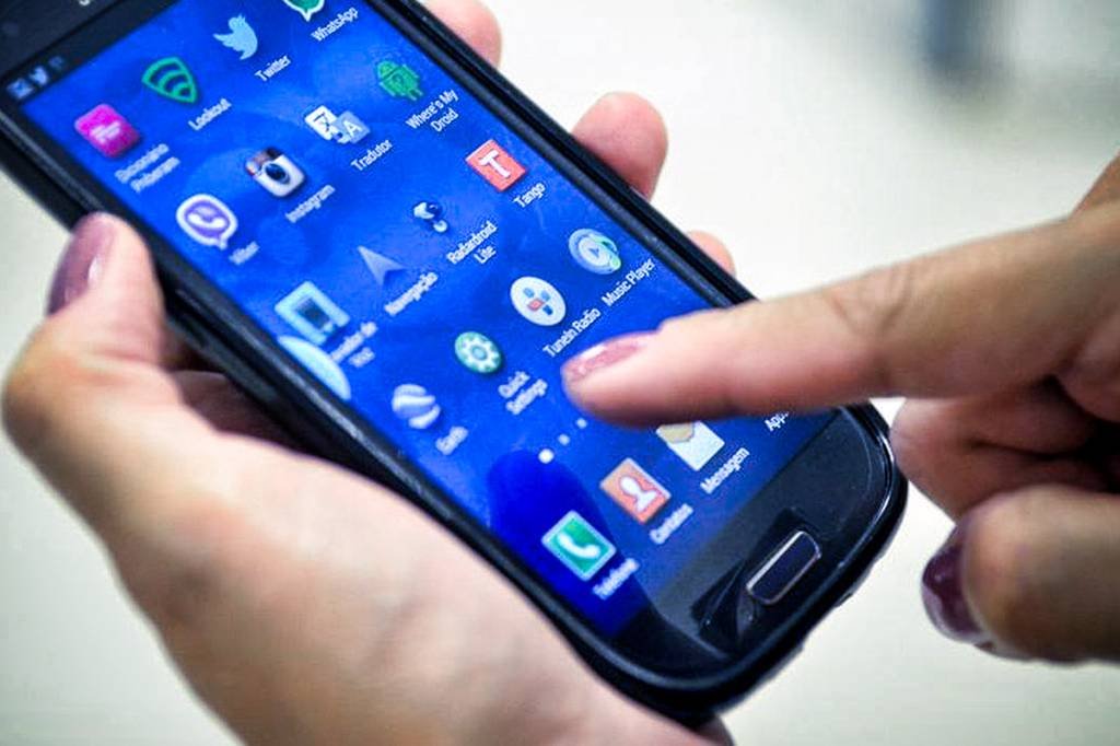 Mercado de celulares: pandemia prejudica venda de dispositivos durante os meses de abril a junho (Marcello Casal Jr./Agência Brasil)