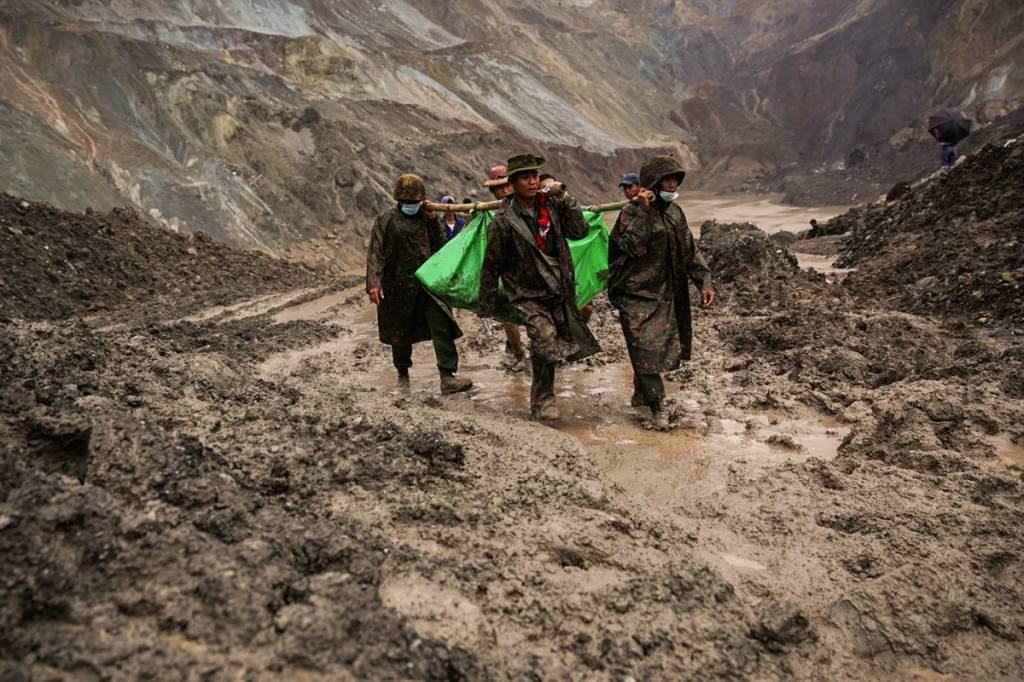 Tsunami de lama mata 126 mineiros em Mianmar; veja vídeo