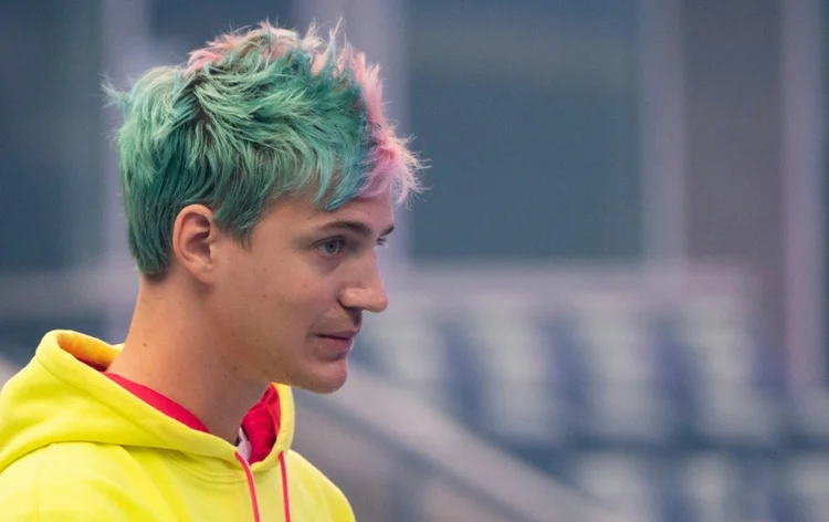 Ninja: superastro do Fortnite voltou ao mundo do streaming nesta quarta-feira com uma partida no YouTube, depois que a Microsoft anunciou o fechamento da plataforma Mixer (AFP/AFP Photo)