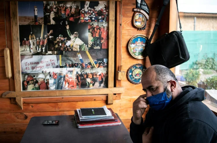Minerador chileno Mario Sepúlveda: ele é um dos "33 mineradores do Atacama", em sua casa de Santiago no Chile (AFP/AFP)