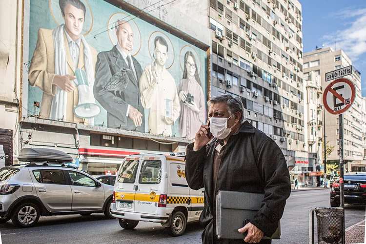 Uruguai: o nível de ocupação das UTIs no país chega a 64%, com 22% correspondendo aos pacientes com covid-19 (Ernesto Ryan/Getty Images)