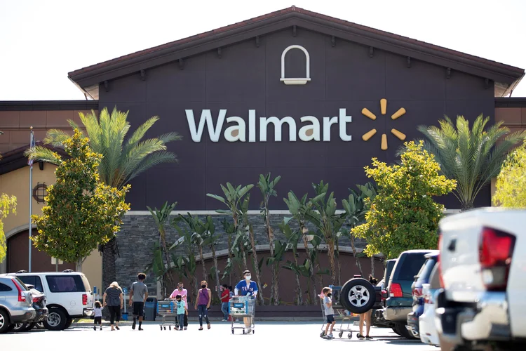 Walmart: estacionamento de 160 lojas serão transformados em cinemas drive-in (Mario Anzuoni/Reuters)