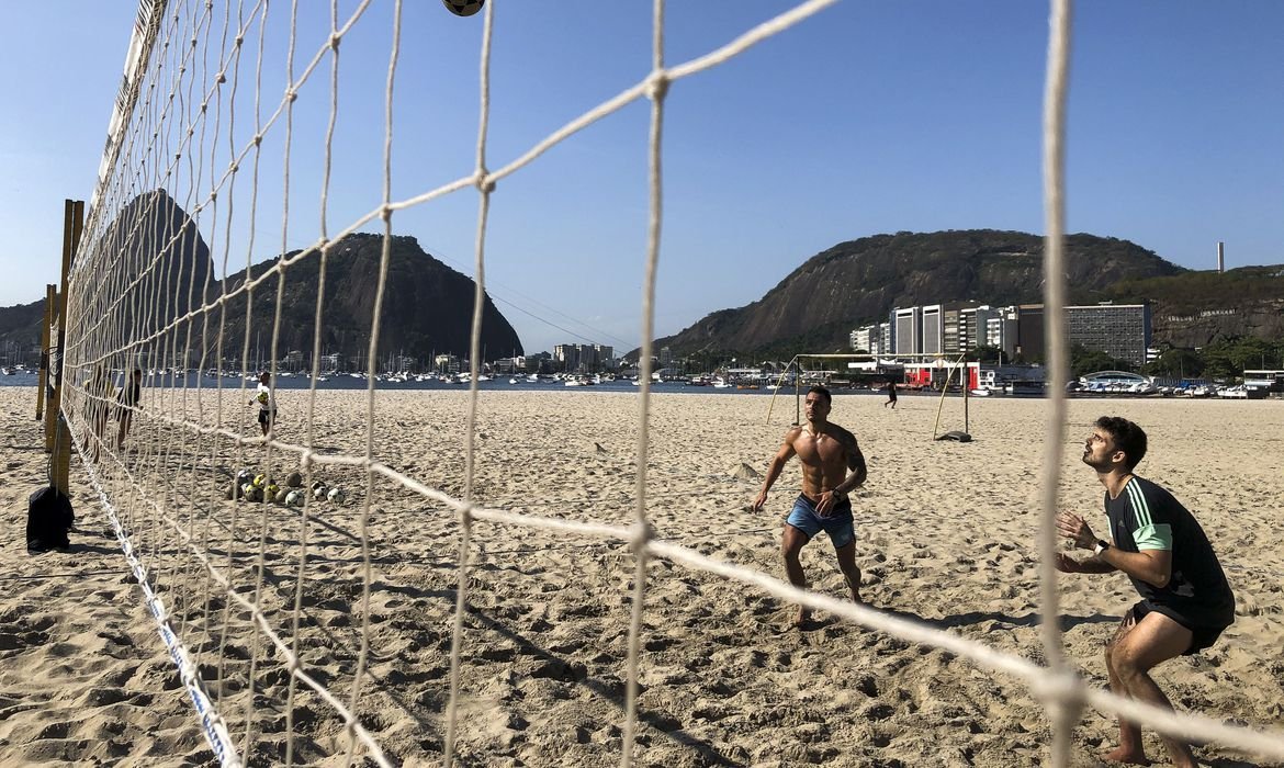 LIVE: Com passaporte vacinal e ambiente adequado cidades voltam à vida