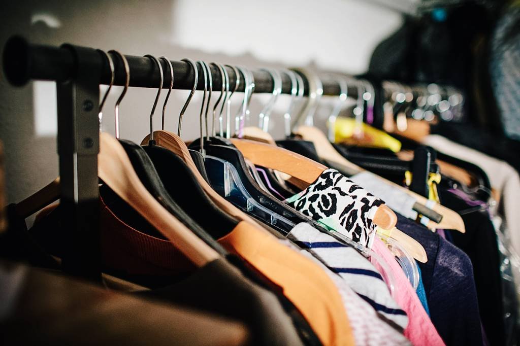7 dicas para manter o guarda-roupa organizado na quarentena