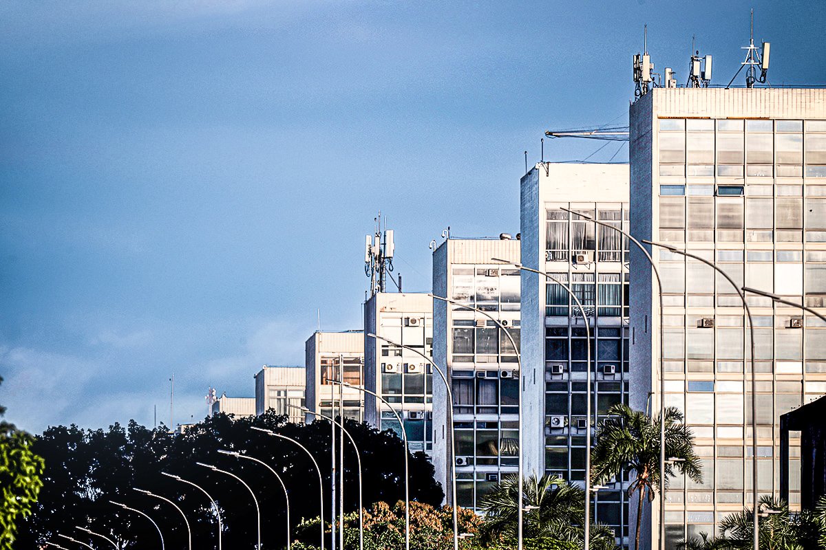 Defesa, Cidadania, Comunicações e Educação terão alta nas despesas em 2021