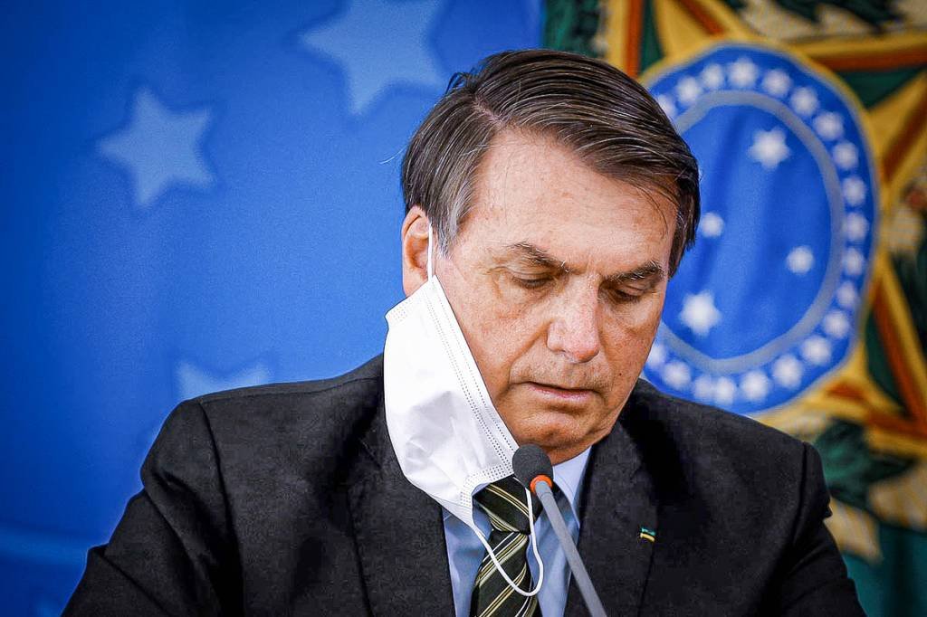 Não posso tirar de pobres e dar a paupérrimos, diz Bolsonaro sobre abono