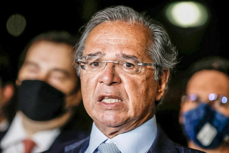 Guedes: ministro da Economia diz que o governo não trabalha com a hipótese de prorrogar o auxílio (Adriano Machado/Reuters)