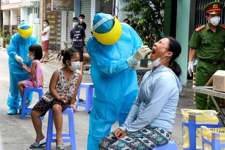 Vietnã: nova variante descoberta (Trinh Quoc Dung/VNA/Reuters)