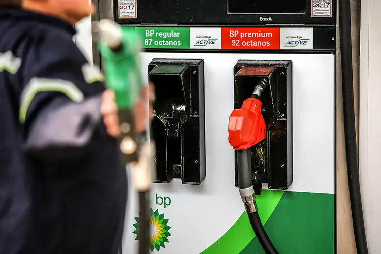BP: produção de óleo e gás da companhia deve cair em pelo menos 1 milhão de barris por dia na comparação com os níveis de 2019 (Carlos Jasso/Reuters)