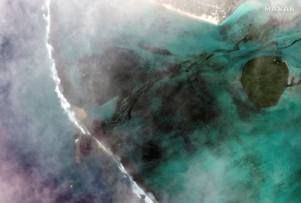 Vazamento de óleo ameaça mar cristalino das Ilhas Maurício; veja fotos