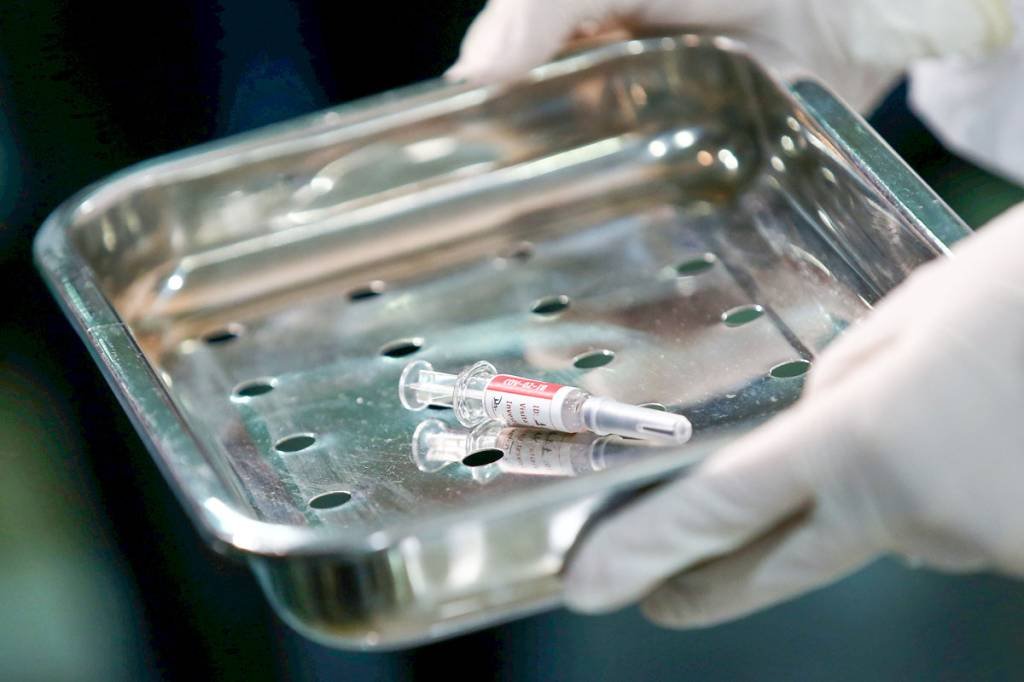 Ministério da Saúde diz que ainda não há prova de eficácia da vacina russa
