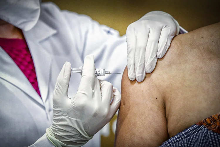 Vacina contra BCG: em países em que a vacinação é obrigatória, há taxas mais baixas de infecção e morte por covid-19 (Diego Vara/Reuters)