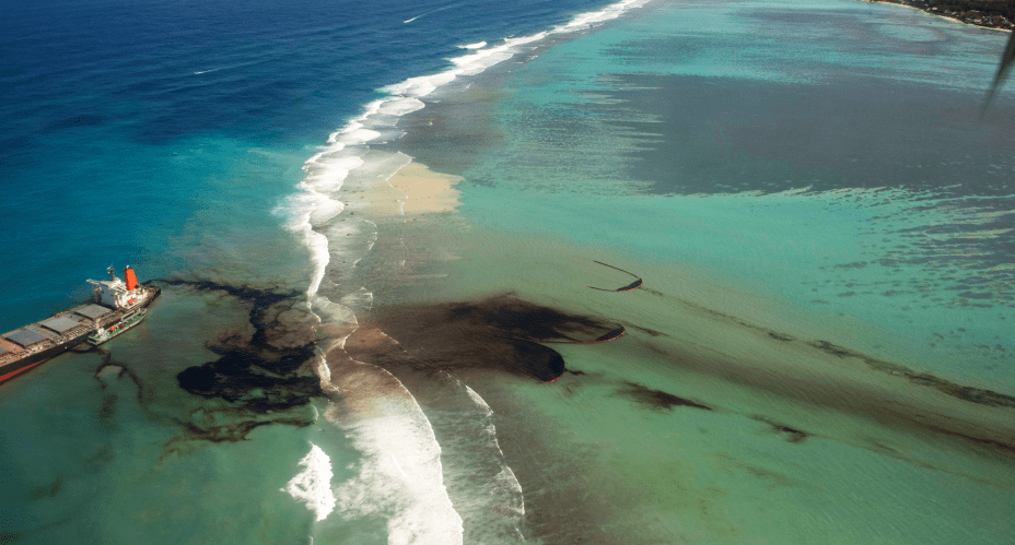 O cargueiro carregava quase 4.000 toneladas de combustível.