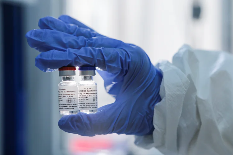Vacina: Anvisa afirmou que não fizeram pedido para pesquisa ou registro de vacina da covid-19 no Brasil (Fundo Russo de Investimento Direto/Reuters)