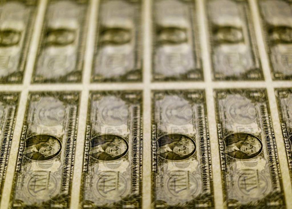 Dólar dispara e chega a R$ 5,46, maior cotação desde janeiro