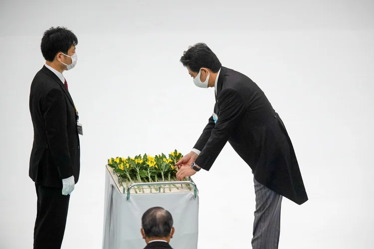 Shinzo Abe em cerimônia memorial: Japão gastará US$ 12 milhões em funeral de Estado do ex-primeiro ministro (Carl Court/Reuters)