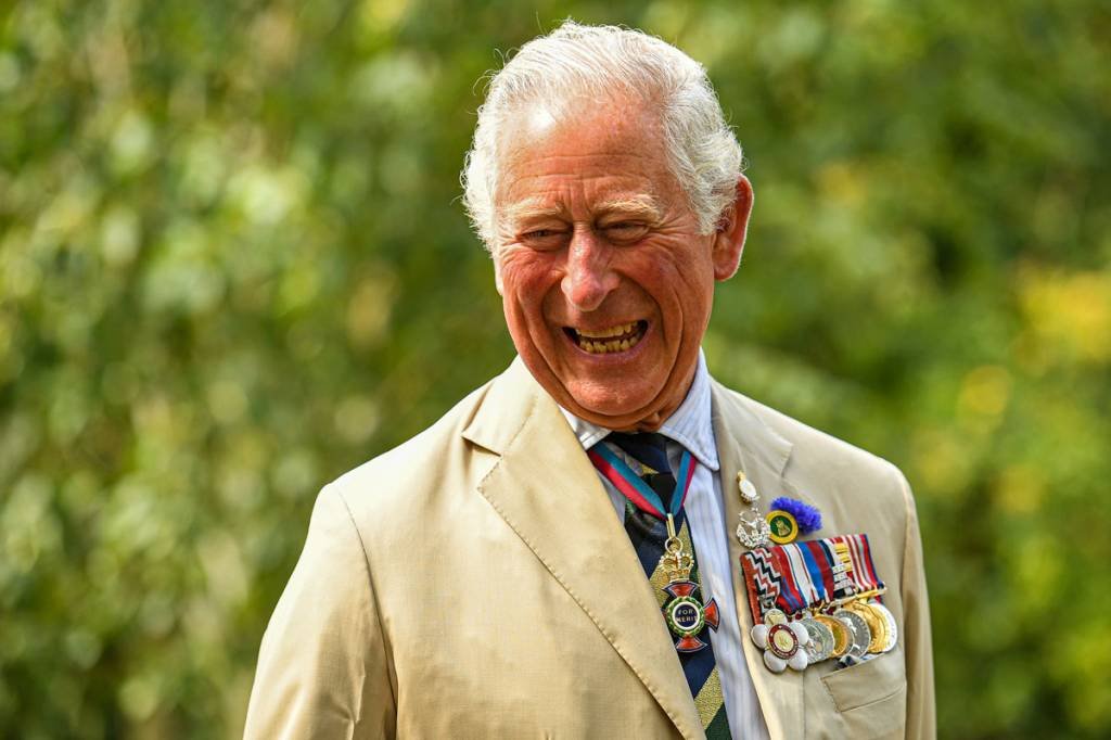 O príncipe Charles, do Reino Unido, homenageará resposta ao coronavírus em transmissão à tevê britânica horas antes de entrevista de seu filho e nora à apresentadora americana (Oli Scarff/Reuters)
