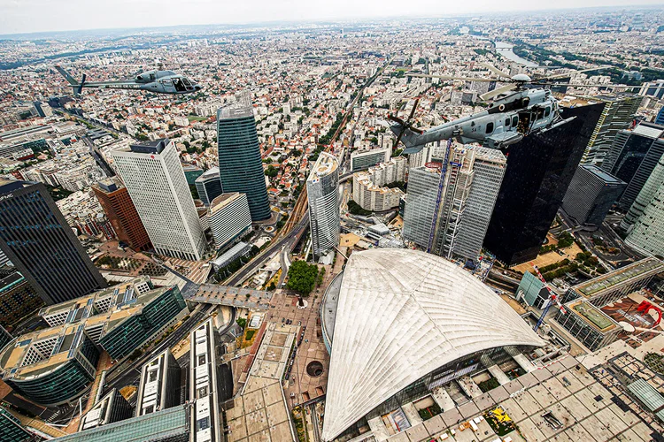 Vista aérea do distrito financeiro de La Defense, em Paris
14/07/2019
 (Philippe Wojazer/Reuters)